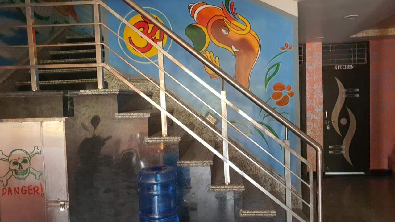 Madhuvatika باتنا المظهر الخارجي الصورة