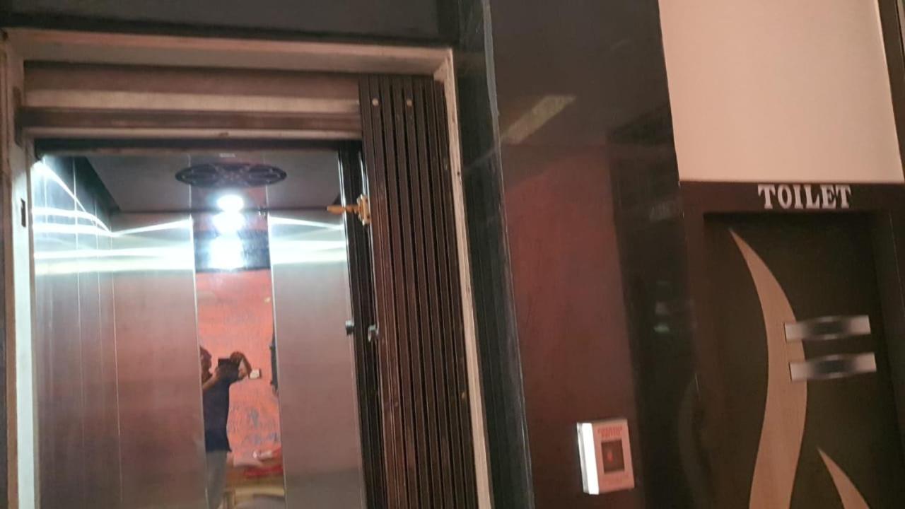 Madhuvatika باتنا المظهر الخارجي الصورة