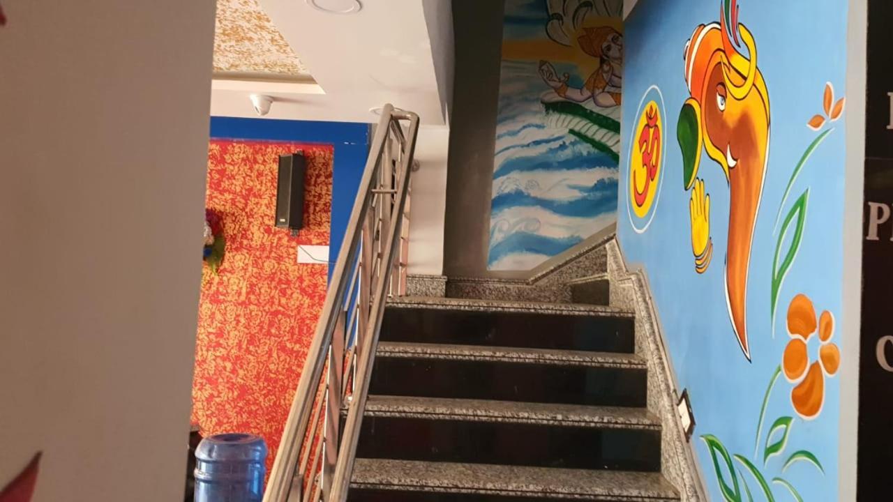 Madhuvatika باتنا المظهر الخارجي الصورة